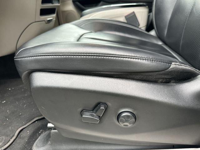 Used 2023 Gray Chrysler Touring L image 17