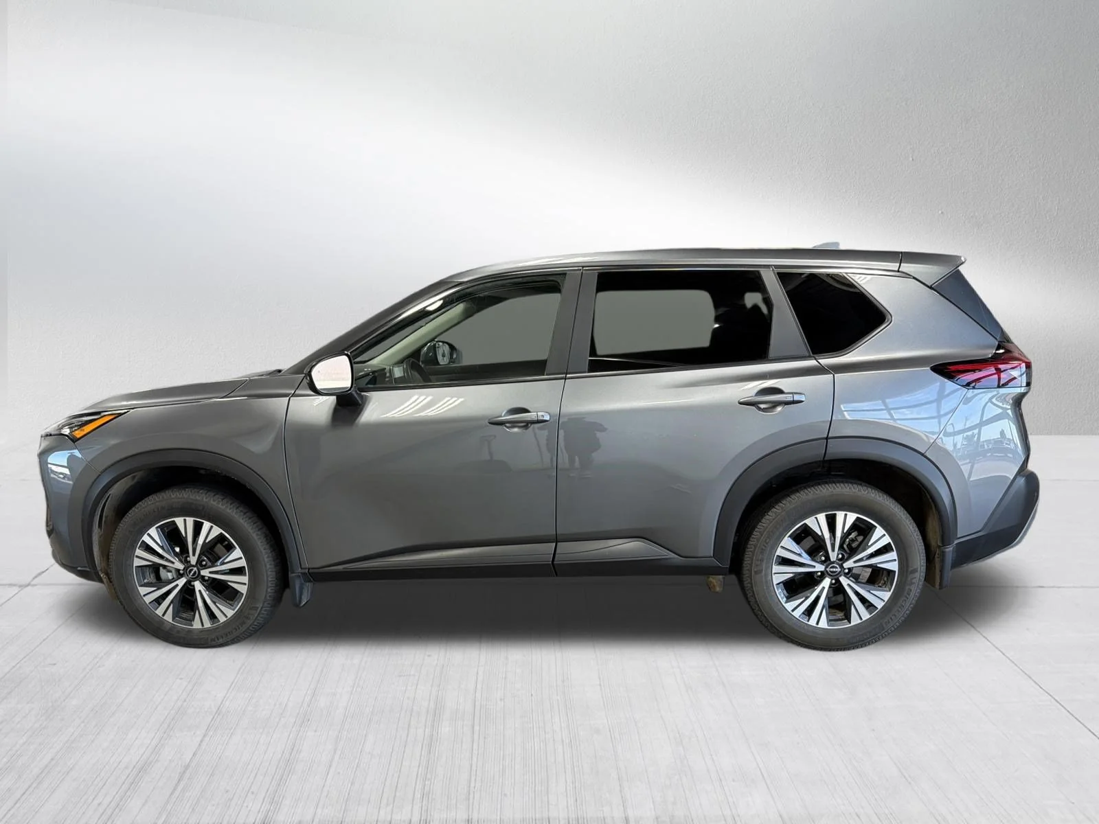 Used 2023 Gun Metallic Nissan SV image 4