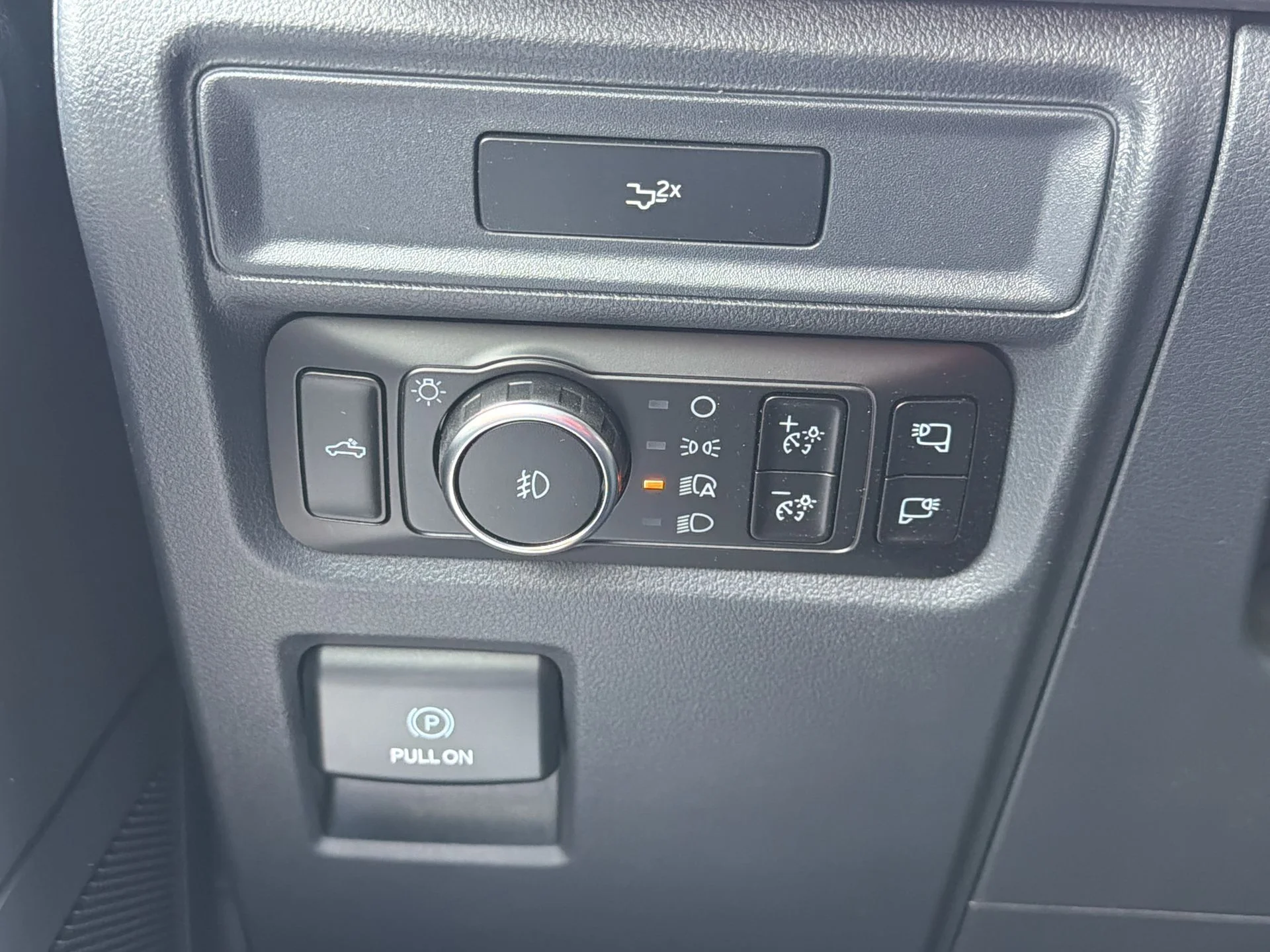 New 2026 Oxford White Ford XLT image 21