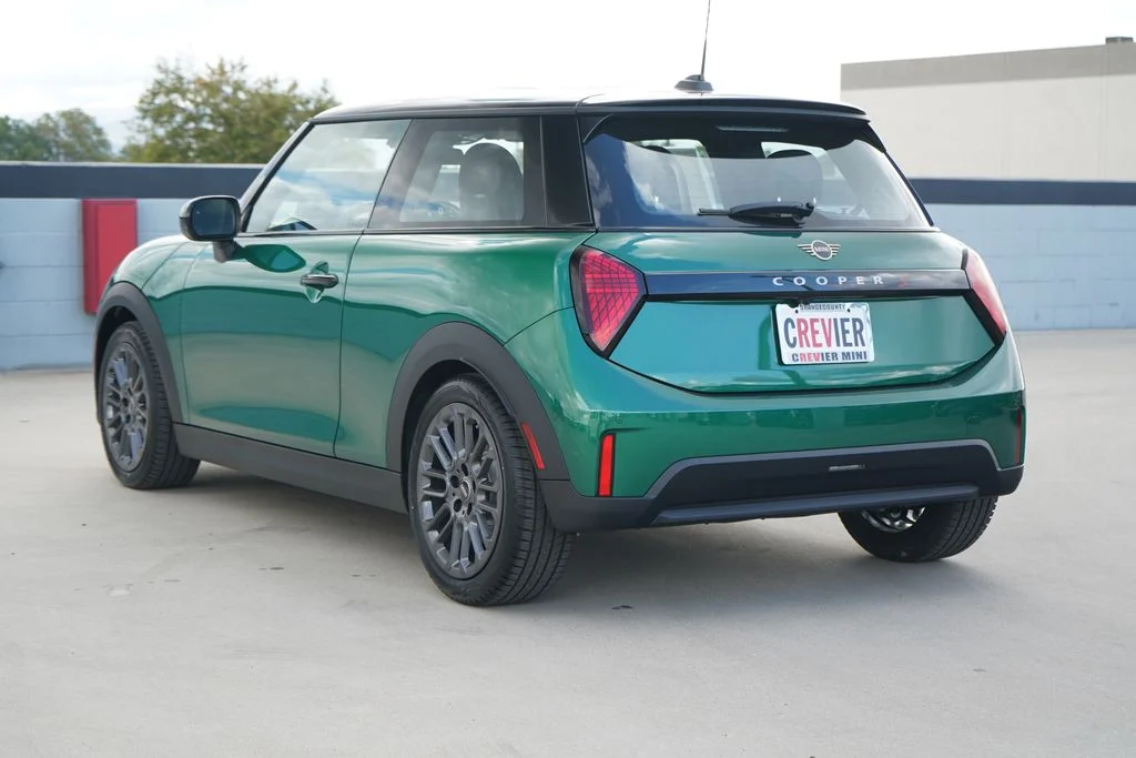 New 2026 Green MINI Signature Plus image 4