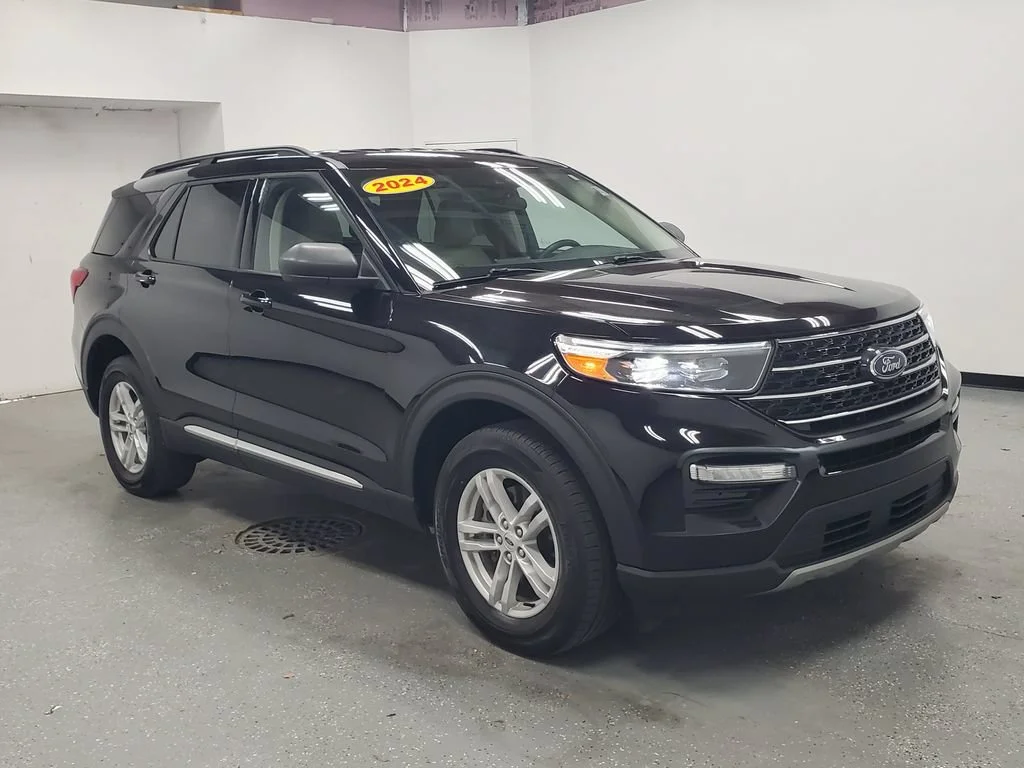 Used 2024 Black Ford XLT image 2