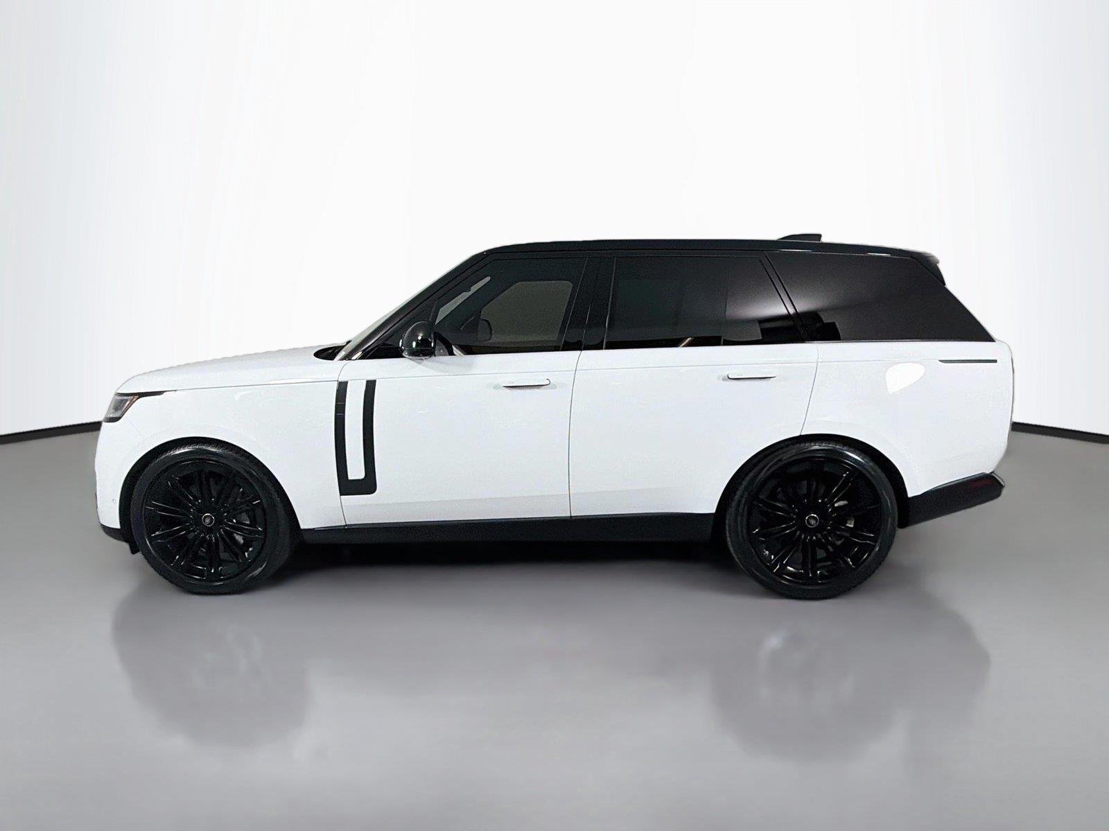 Certified Used 2024 Fuji White Land Rover SE image 8