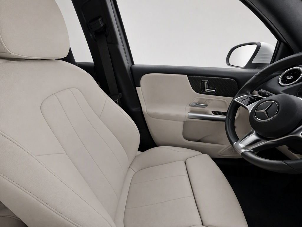 Used 2025  Mercedes-Benz GLA 250 image 27