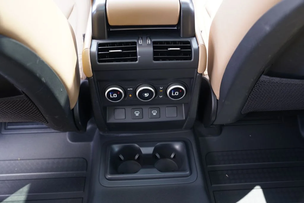 2025 Land Rover Defender X-Dynamic SE - Photo 28