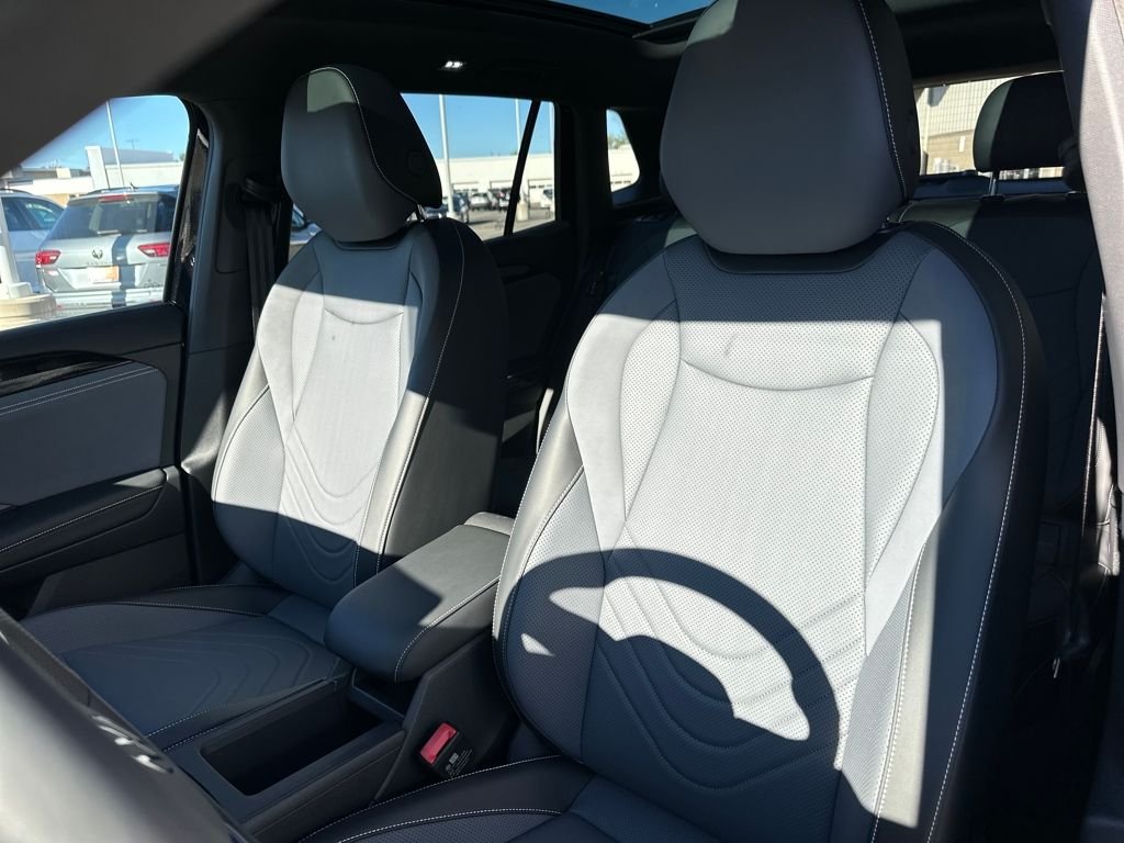 2026 Volkswagen Tiguan SE R-LINE BLACK - Photo 9