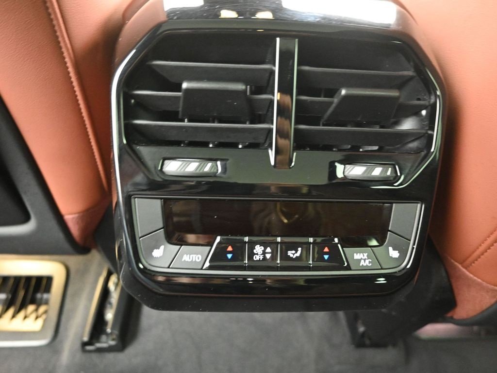 2023 BMW IX - Image 23