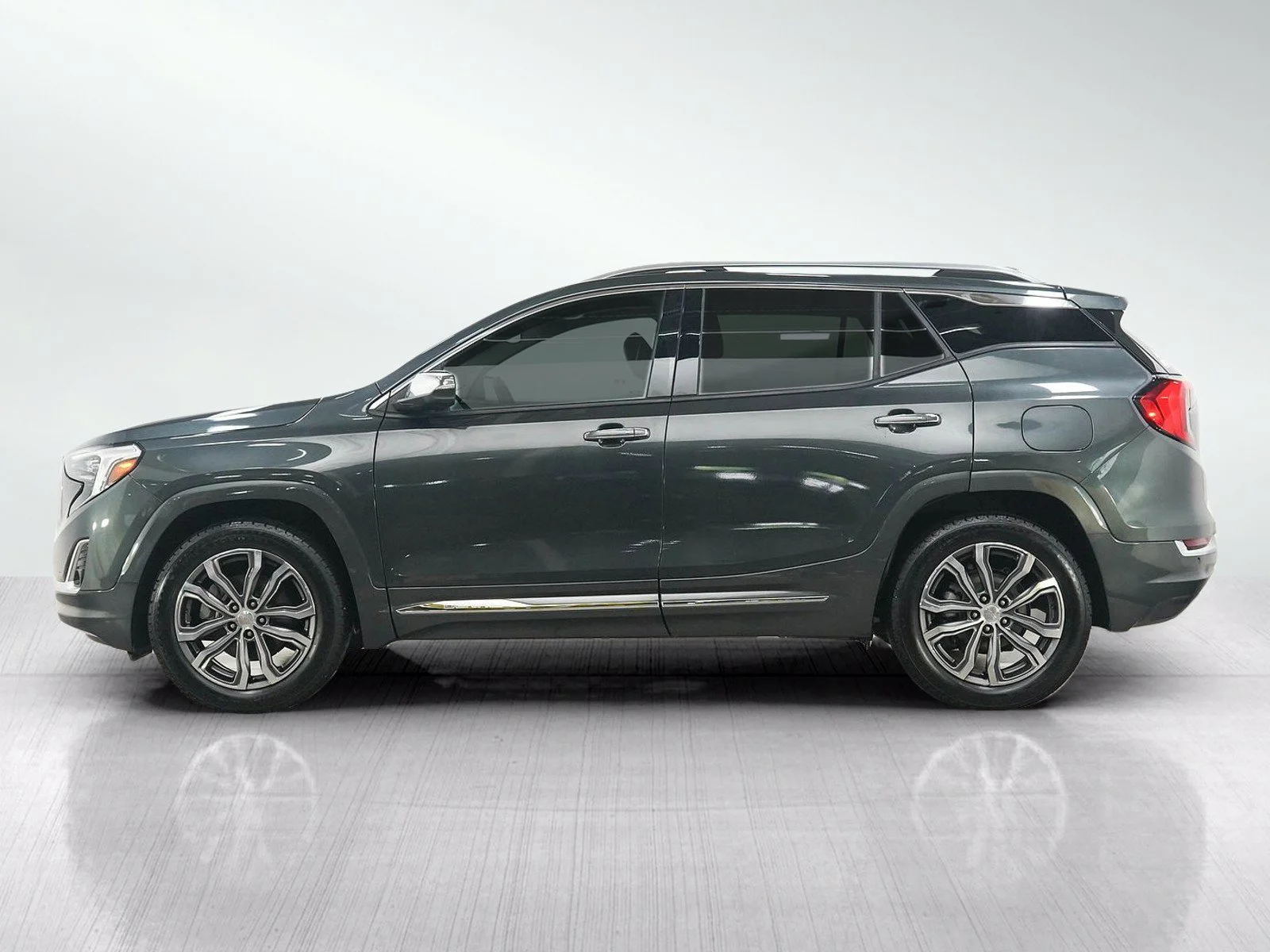 Used 2018 GMC Terrain Denali with VIN 3GKALXEX0JL249952 for sale in Roseville, Minnesota