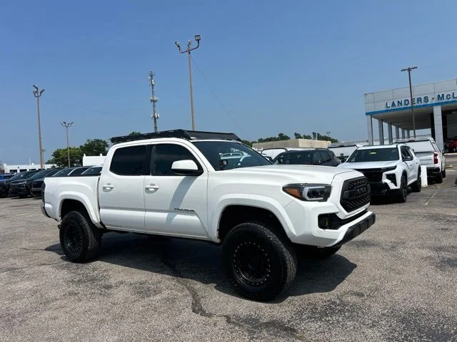 Used 2017 White Toyota SR5 image 1