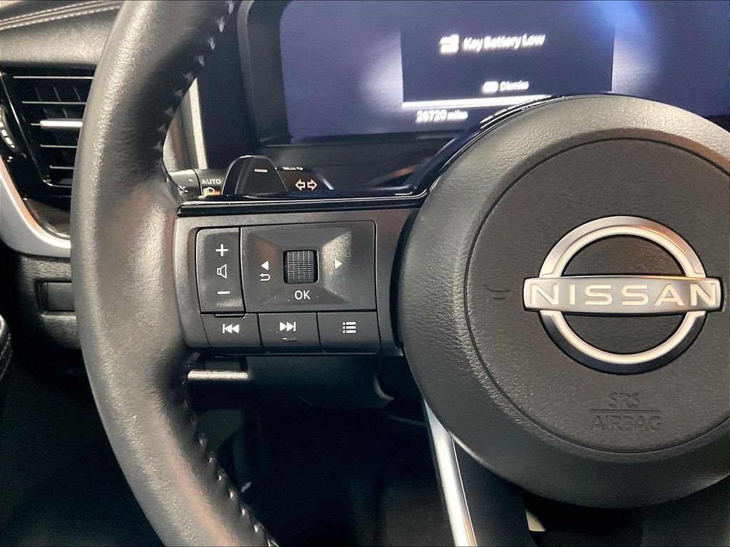 Used 2023 White Nissan Platinum image 23