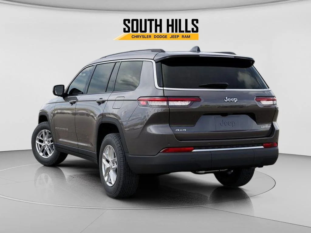 New 2025 Baltic Gray Metallic Clear-Coat Exterior Paint Jeep Laredo image 3