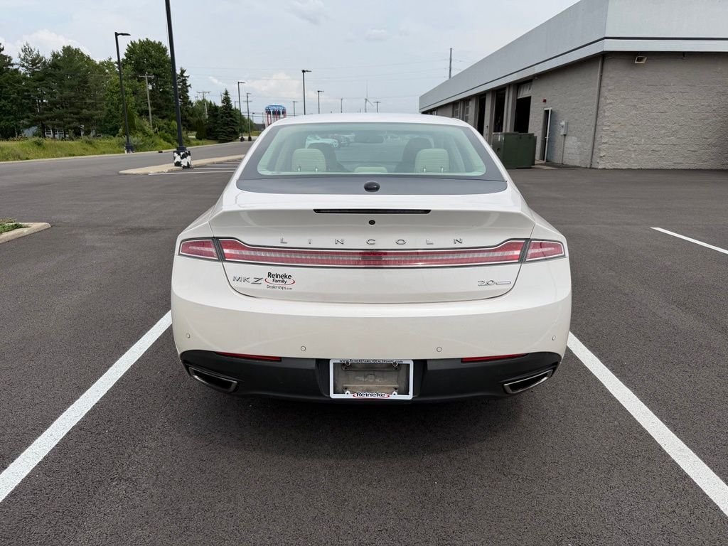 Used 2014 White Lincoln Base image 6