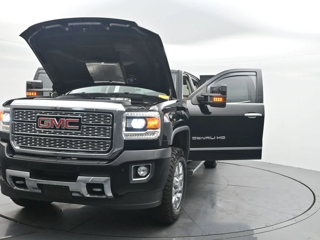 Used 2019 Black GMC Denali image 42
