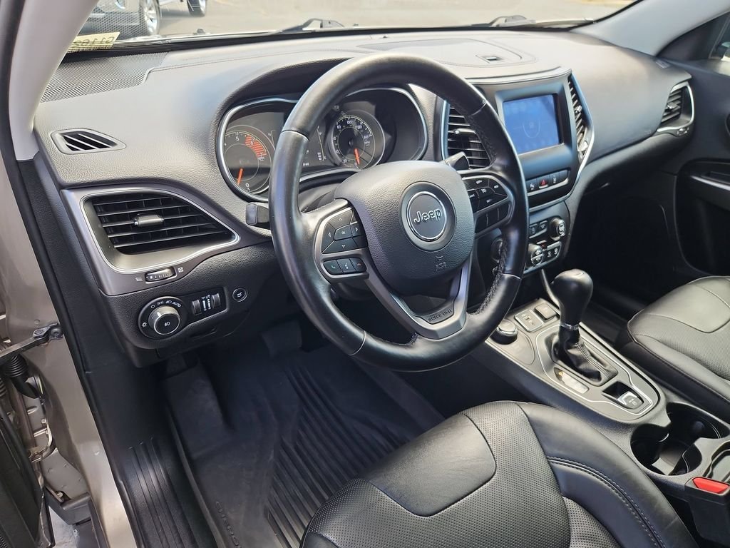 Used 2020 Light Brownstone Pearlcoat Jeep Latitude Plus image 13