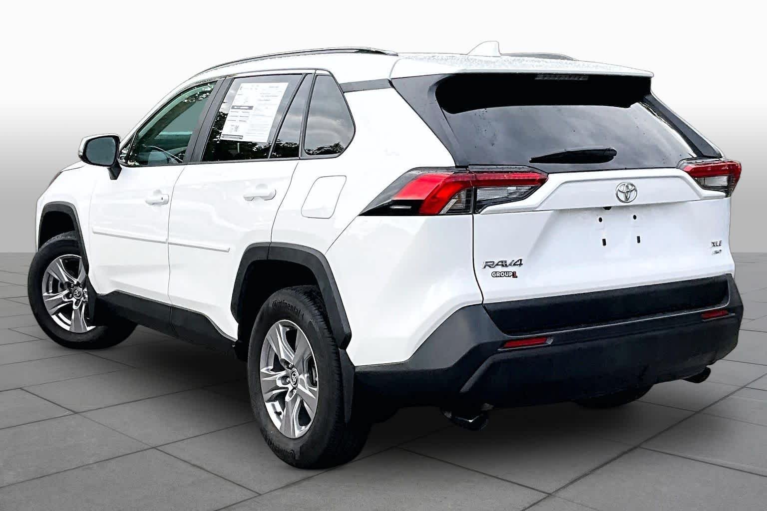 Used 2024 Ice Cap Toyota XLE image 12