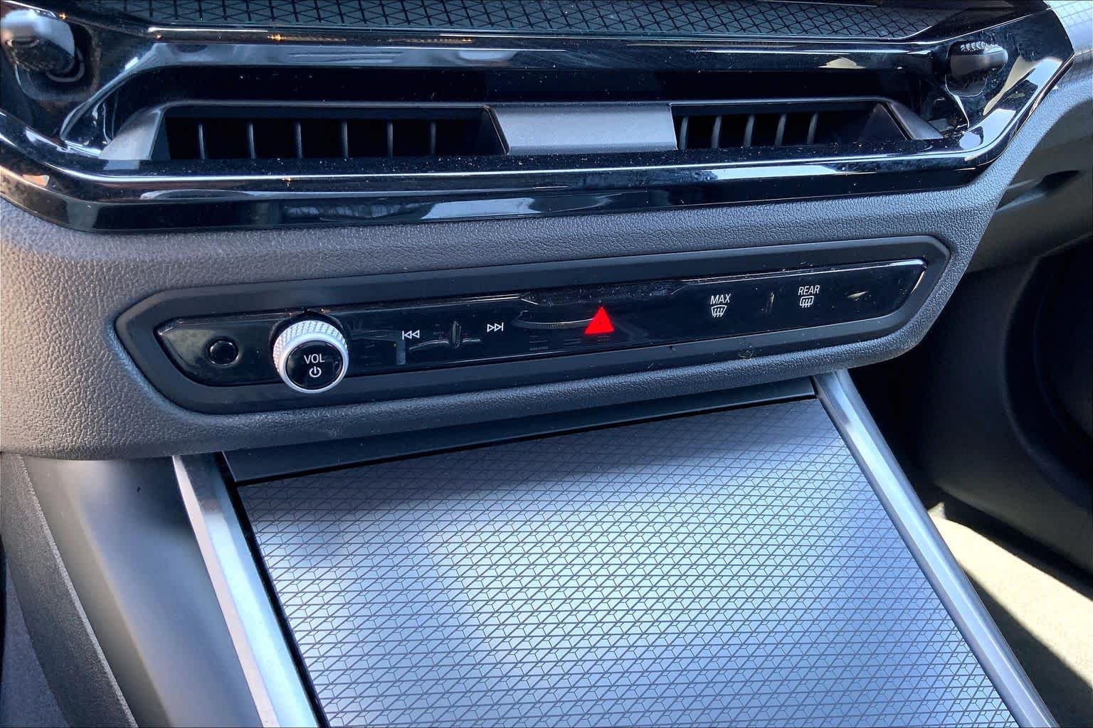 2025 BMW 3 Series 330i - Photo 35