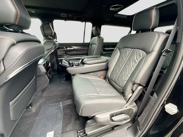 New 2026 High Gloss Black Exterior Paint Jeep Summit Reserve image 18