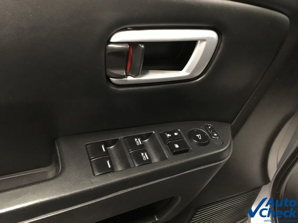 Used 2013 Silver Honda EX-L image 19