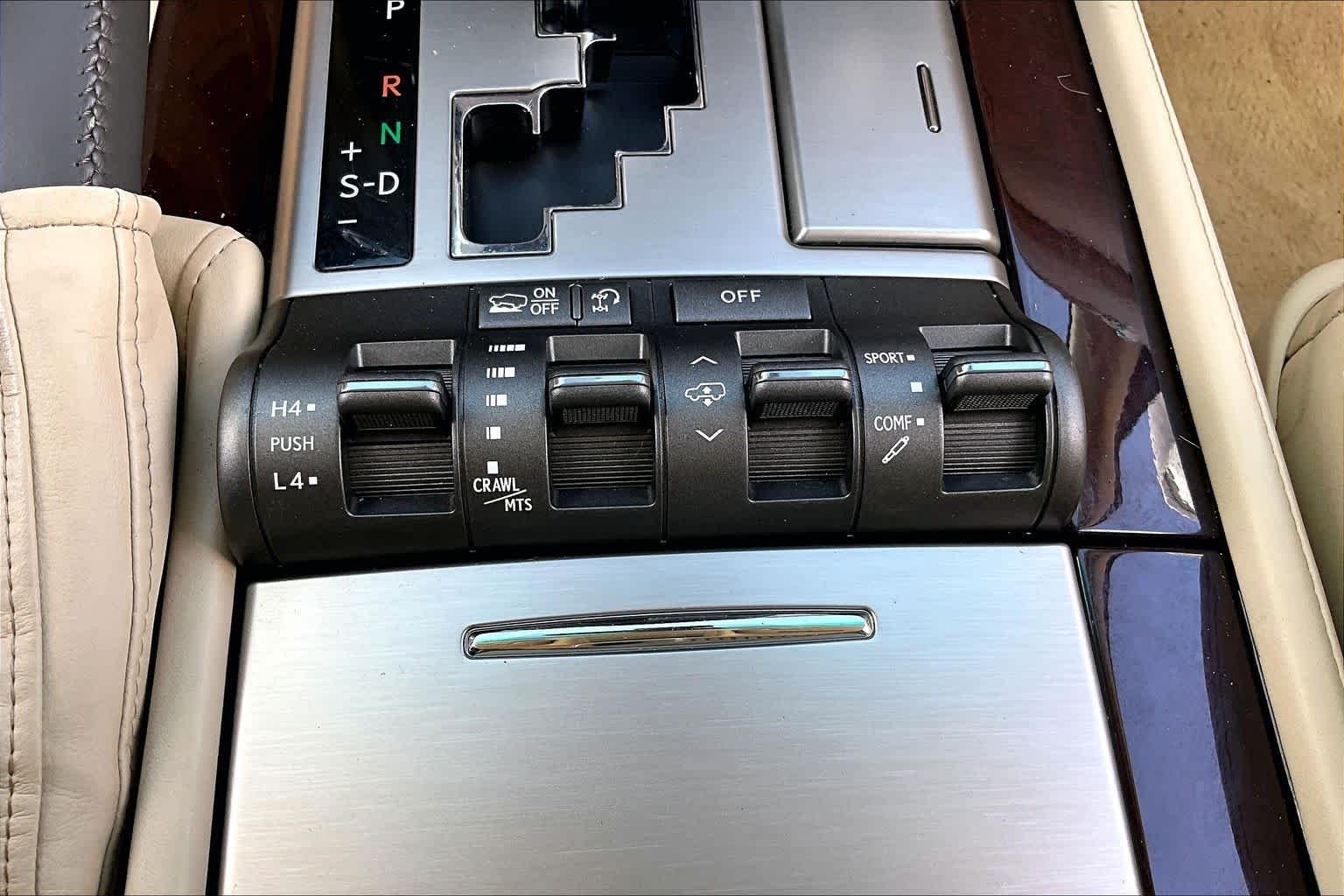 Used 2014 Starfire Pearl Lexus  image 33