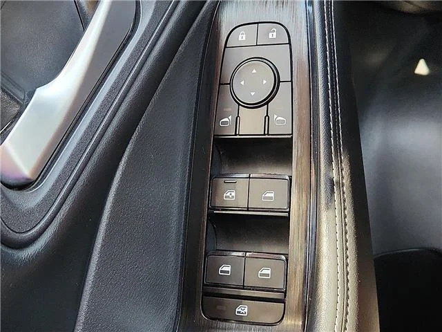 Used 2025 White Nissan SV Front-Wheel Drive image 17