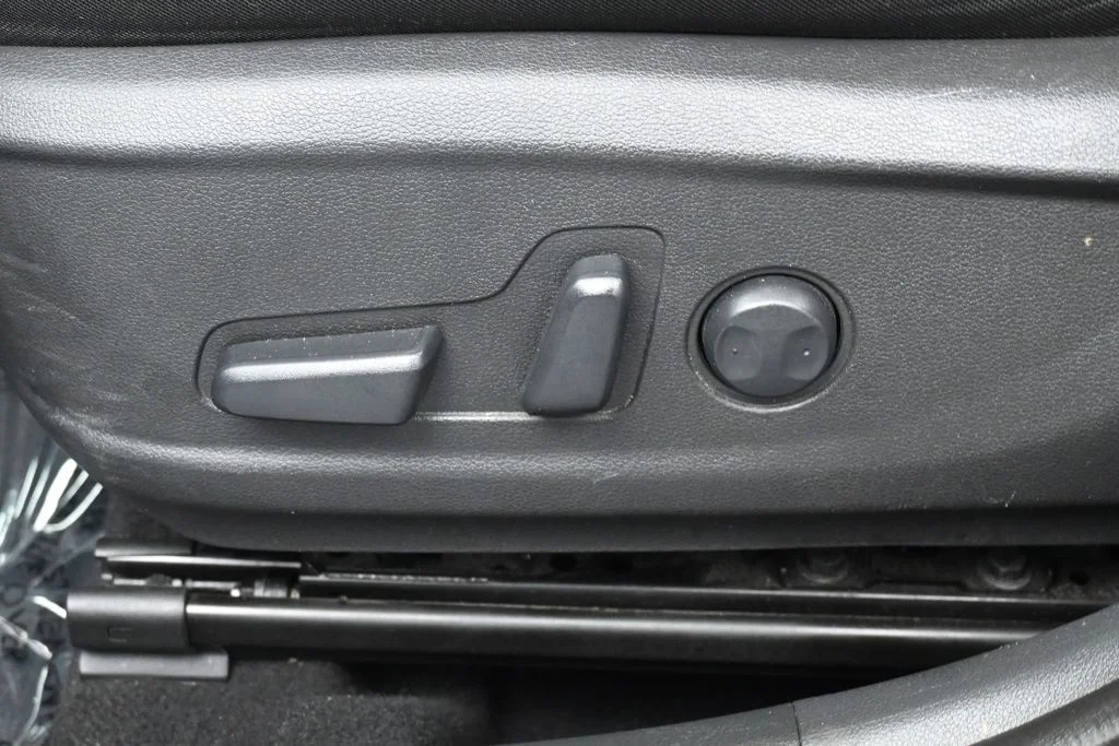 Used 2023 Cyber Silver w/Black Roof Hyundai SEL image 11