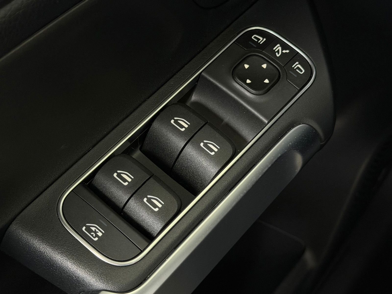 Certified Used 2024 Blue Mercedes-Benz GLB 250 image 22