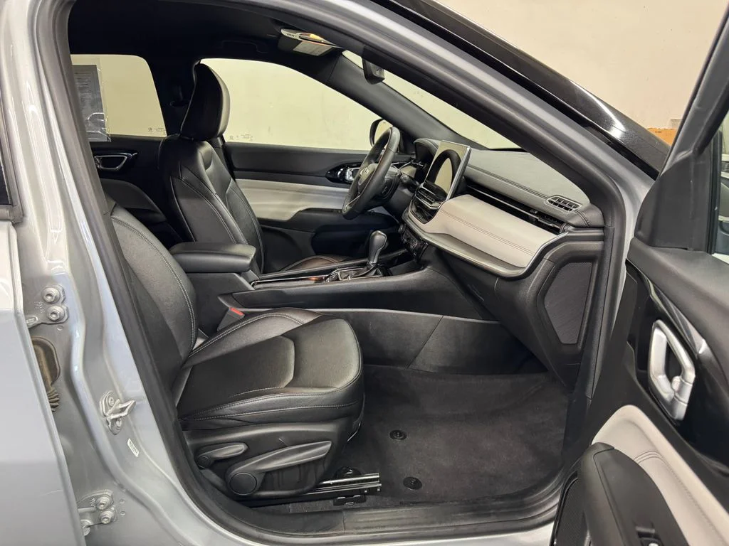 Used 2025 Silver Jeep Limited image 14