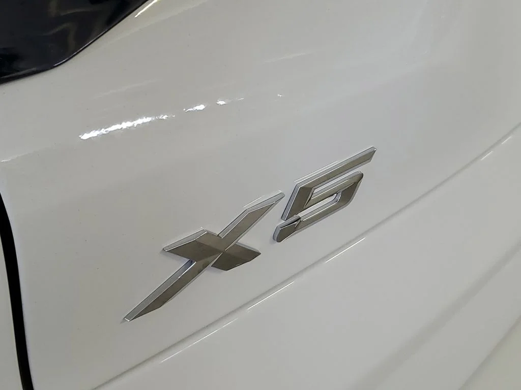 Used 2026 Alpine White BMW sDrive40i image 6