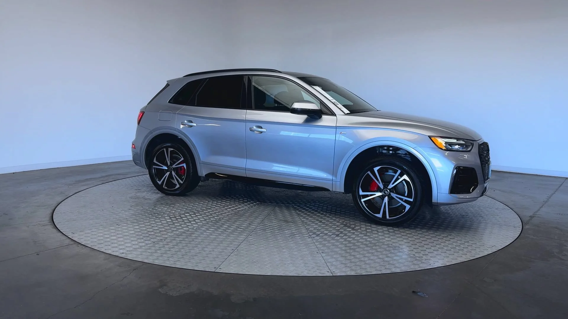 Used 2025 Florett Silver Metallic Audi S line Premium Plus image 2