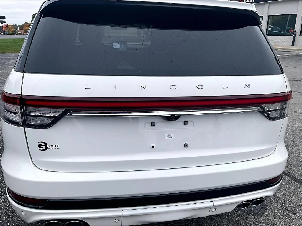 Used 2020 White Lincoln Grand Touring image 9