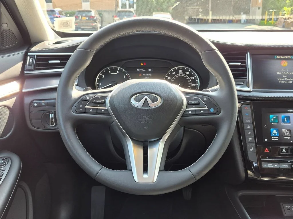 Used 2023 White INFINITI LUXE image 14