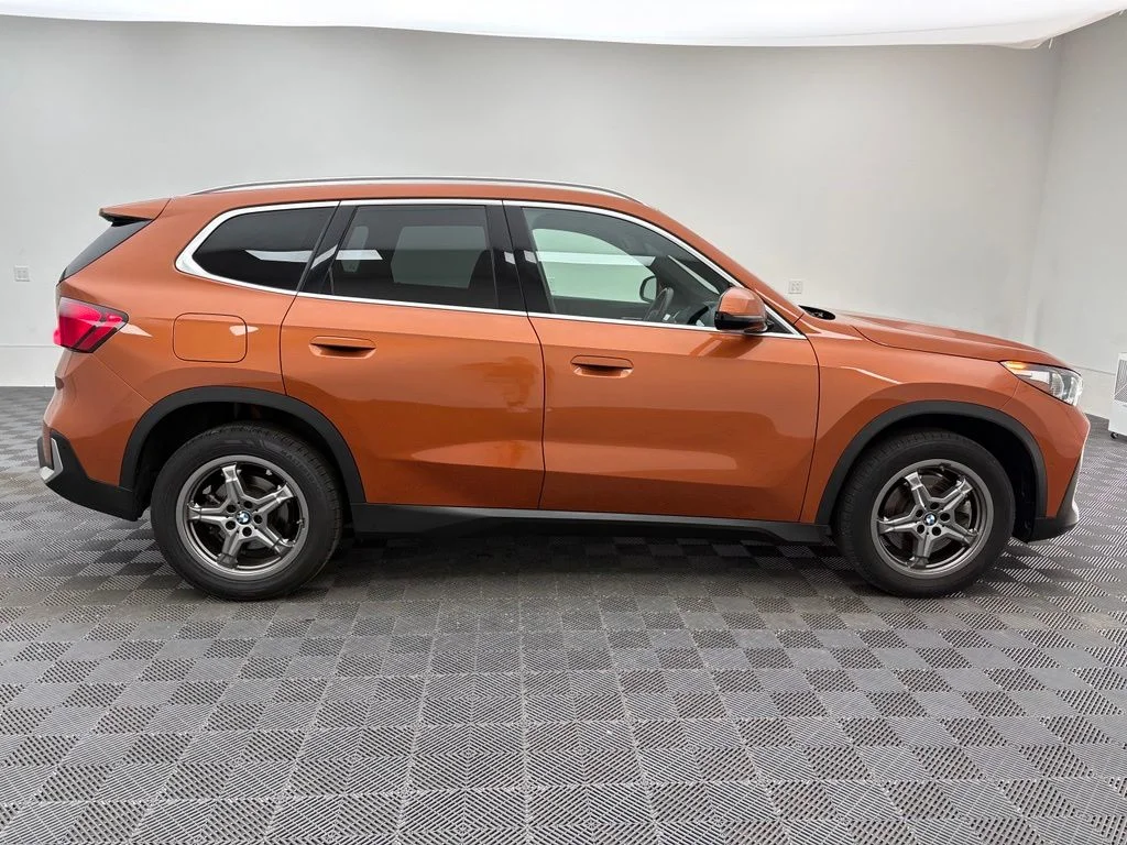 Used 2023 Utah Orange Metallic BMW xDrive28i image 8