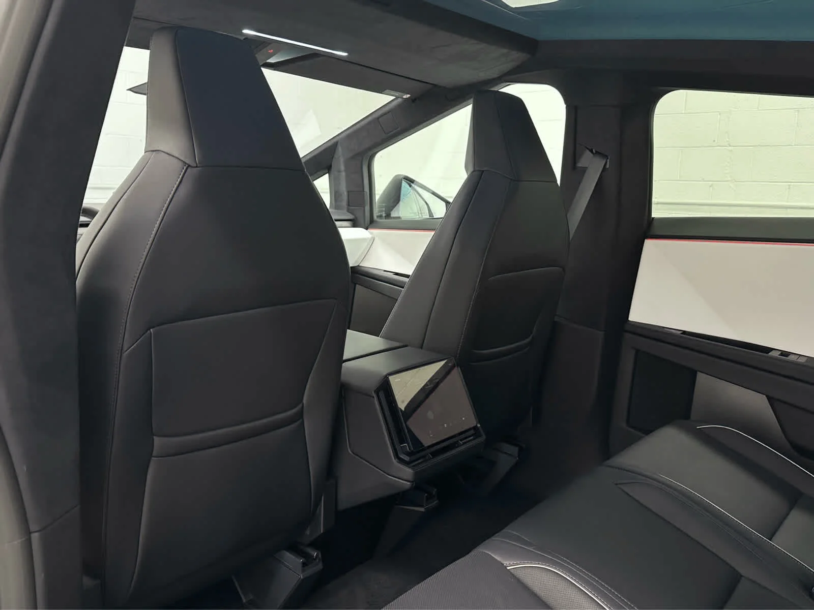 2024 Tesla Cybertruck Base - Photo 14