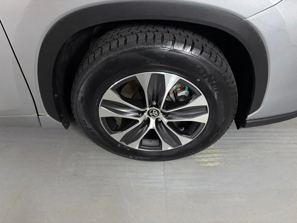 Used 2024 Silver Toyota XLE image 11