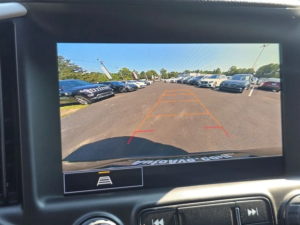 Used 2022 Ebony Twilight Metallic GMC FWD 4dr SLT Elevation Edition with Skyscape Power Sunroof image 24