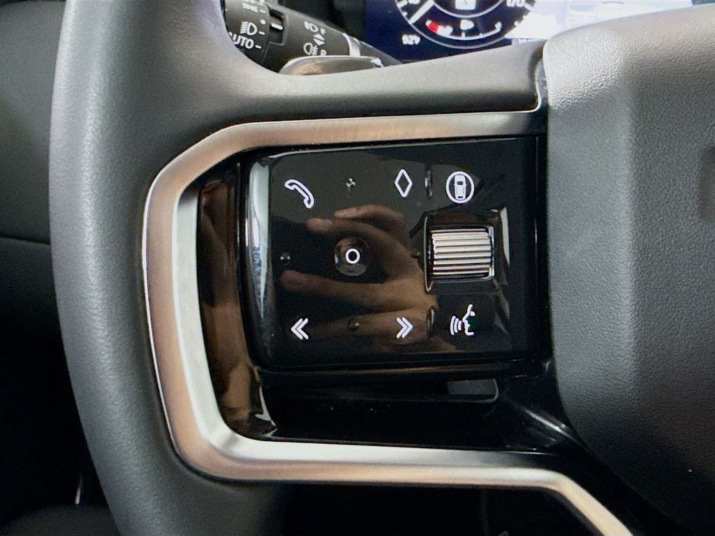 Certified Used 2025 Fuji White Land Rover S image 11