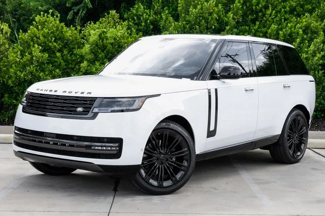 New 2026 Fuji White Land Rover SE image 2