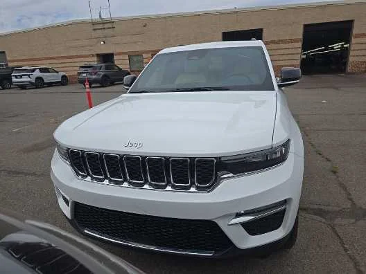 Used 2025 Jeep Grand Cherokee Limited with VIN 1C4RJHBG0S8644468 for sale in Kansas City
