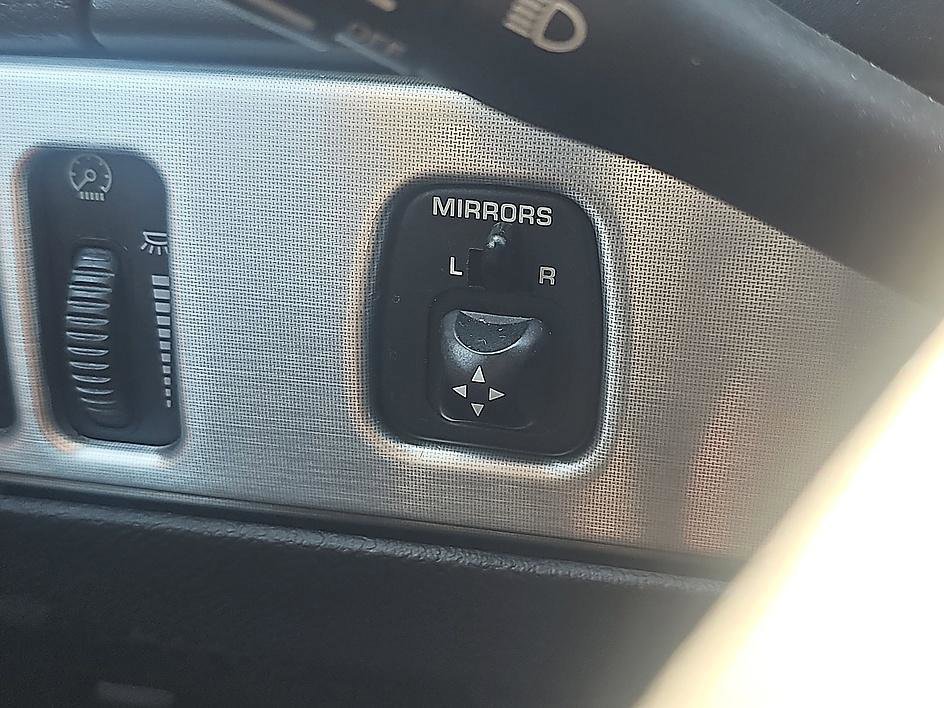 Used 2003 Whisper White Ford Premium image 33