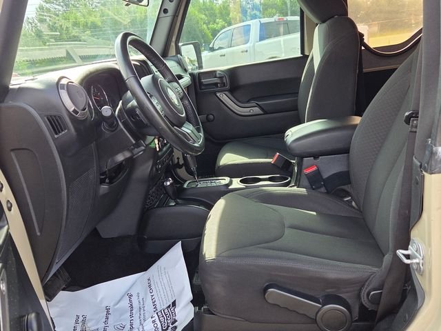 Used 2017  Jeep Sport image 5