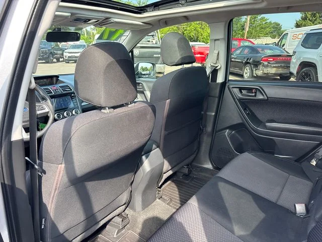 Used 2017 Silver Subaru 2.5i Premium image 9