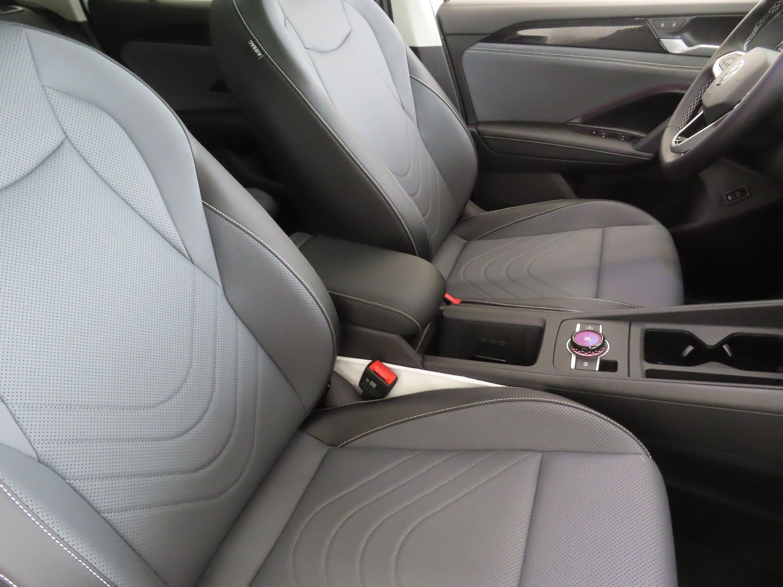 New 2026 White Volkswagen 2.0T SE image 26