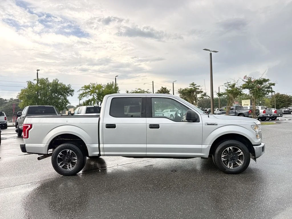 Used 2015 Ingot Silver Ford XLT image 2