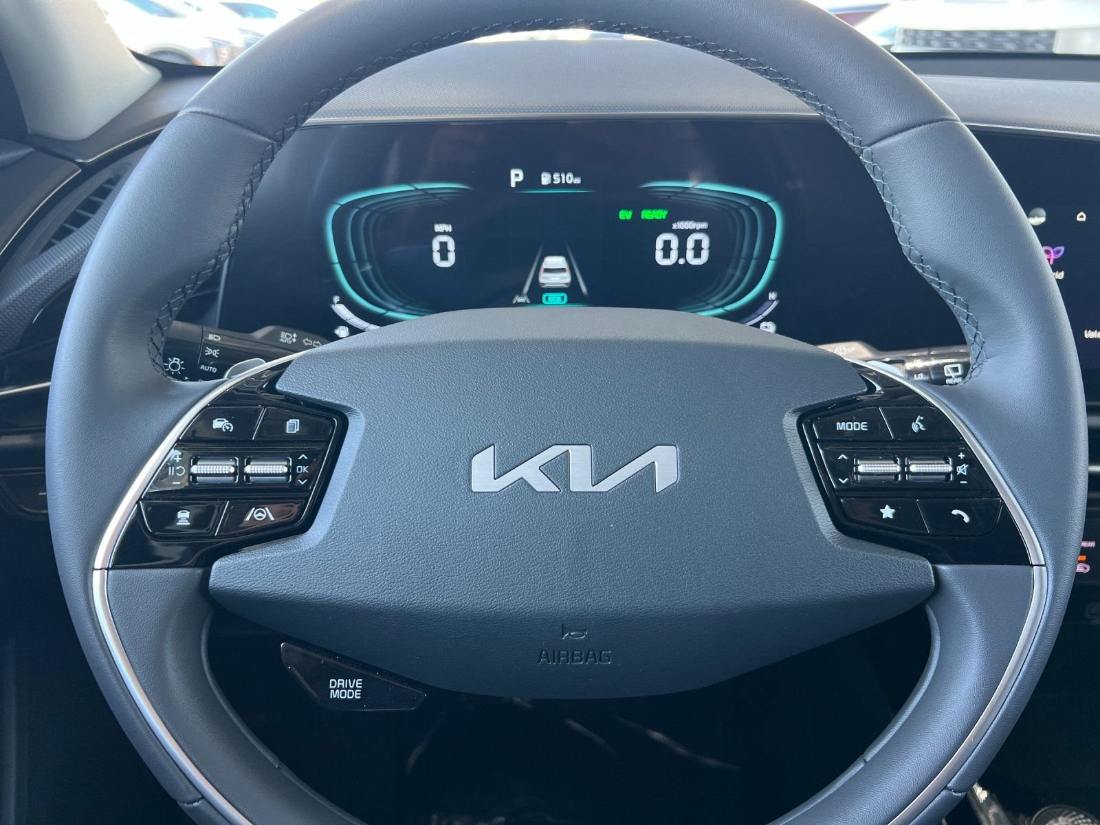 New 2026 Snow White Pearl Kia EX image 27