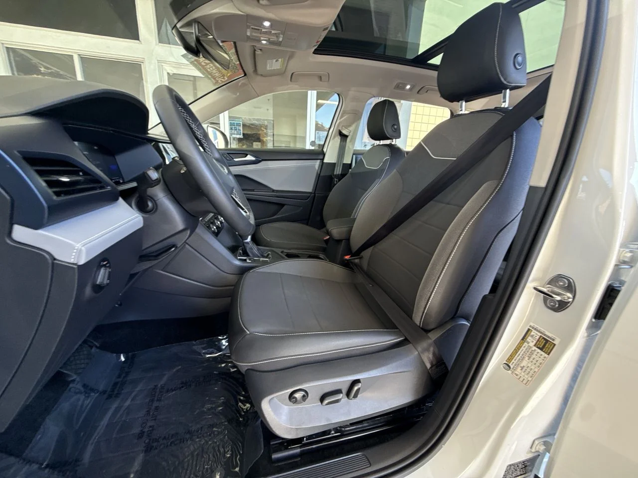 Used 2024 Pure White Volkswagen SE w/ Sunroof image 19
