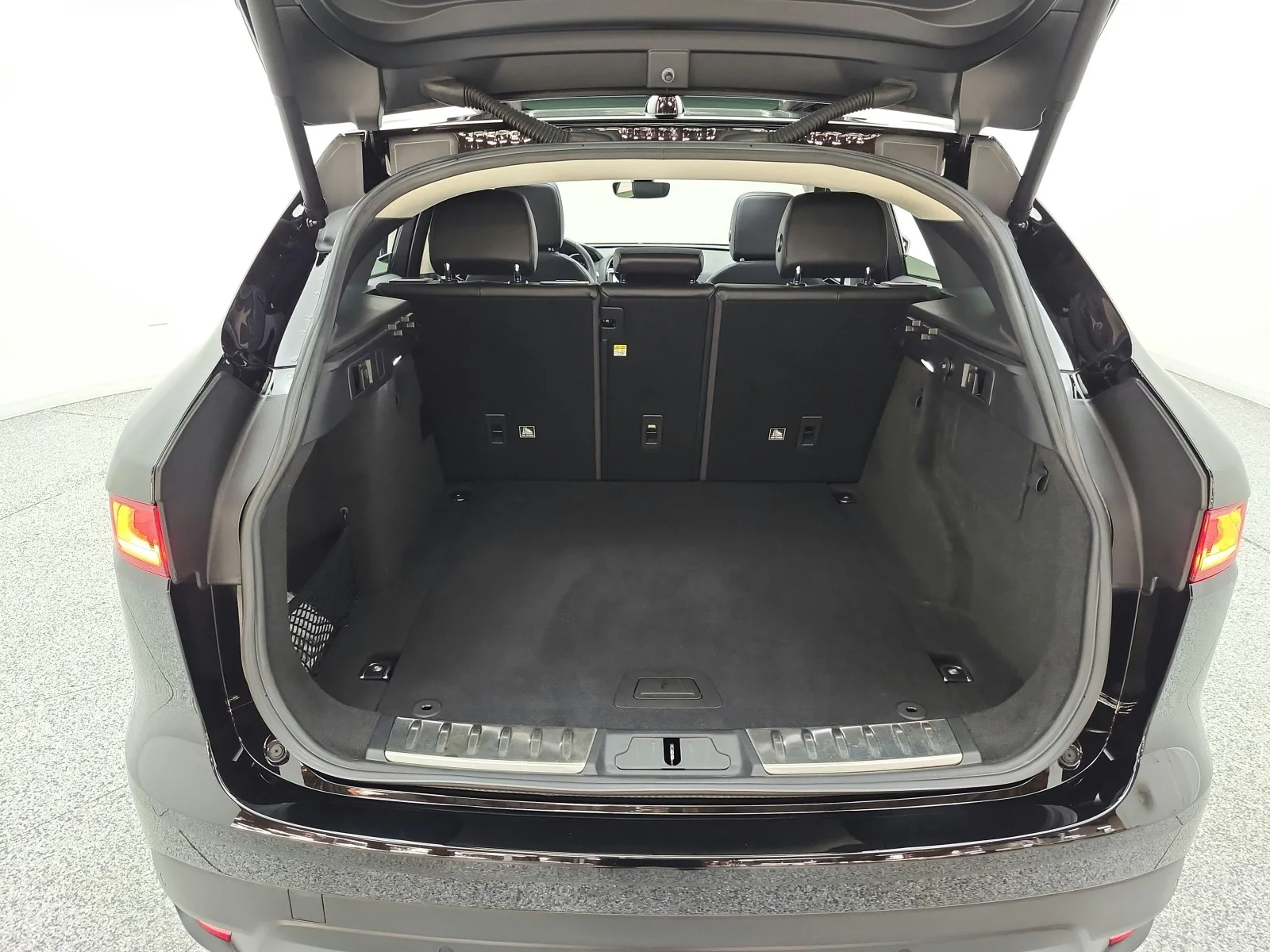 Used 2019 Narvik Black Jaguar 25t Premium AWD image 21