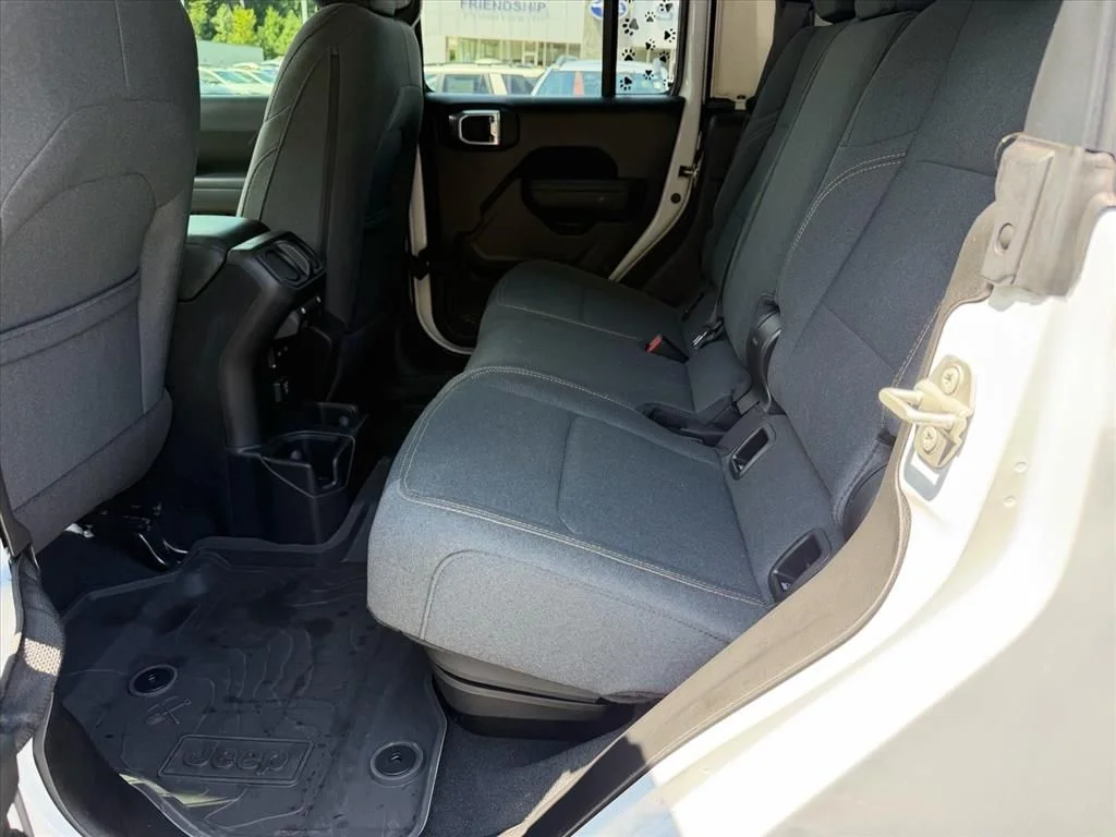 Used 2024 White Jeep Sport S image 10