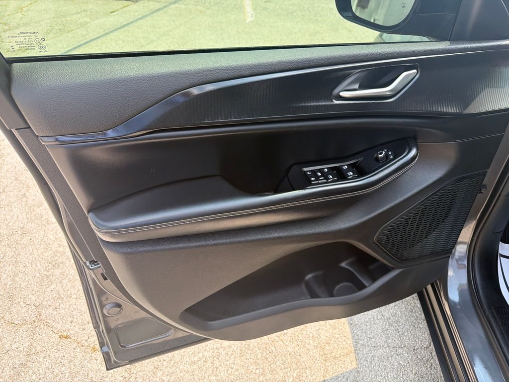 Used 2023 Gray Jeep Altitude X image 10