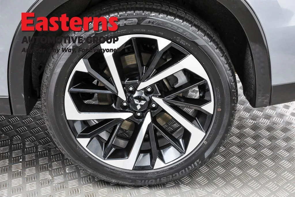 Used 2024 Gray Mitsubishi SE image 32