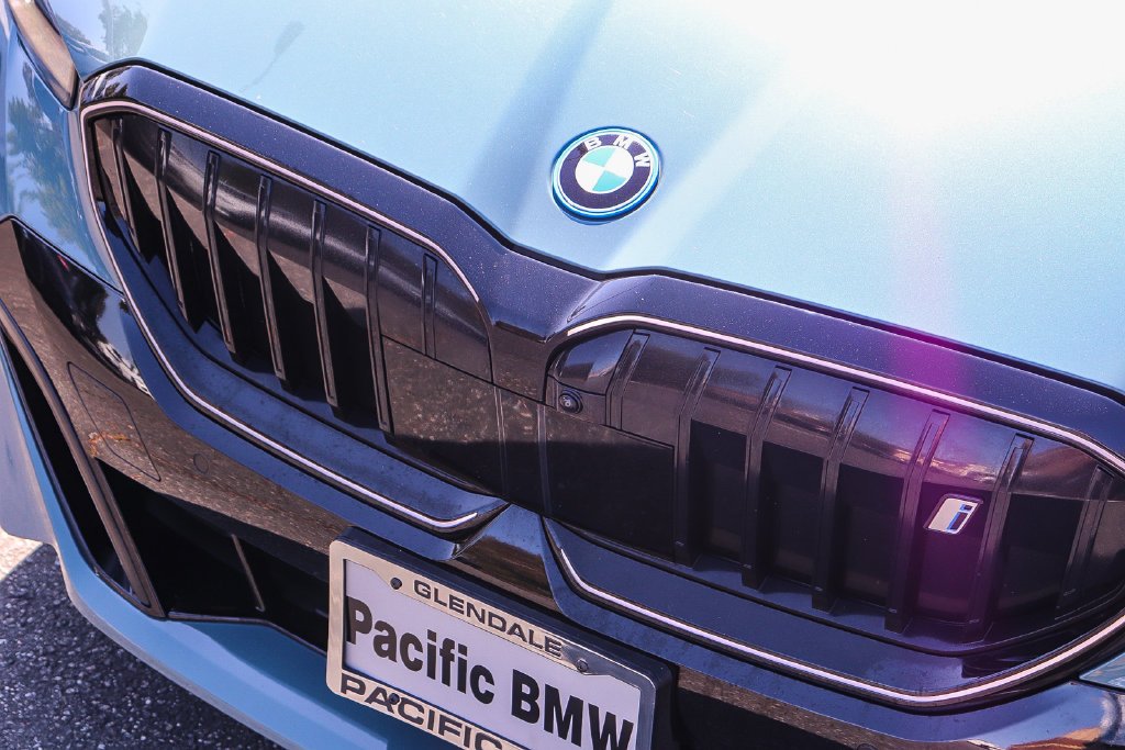 Used 2027 Cape York Green Metallic BMW xDrive40 image 11