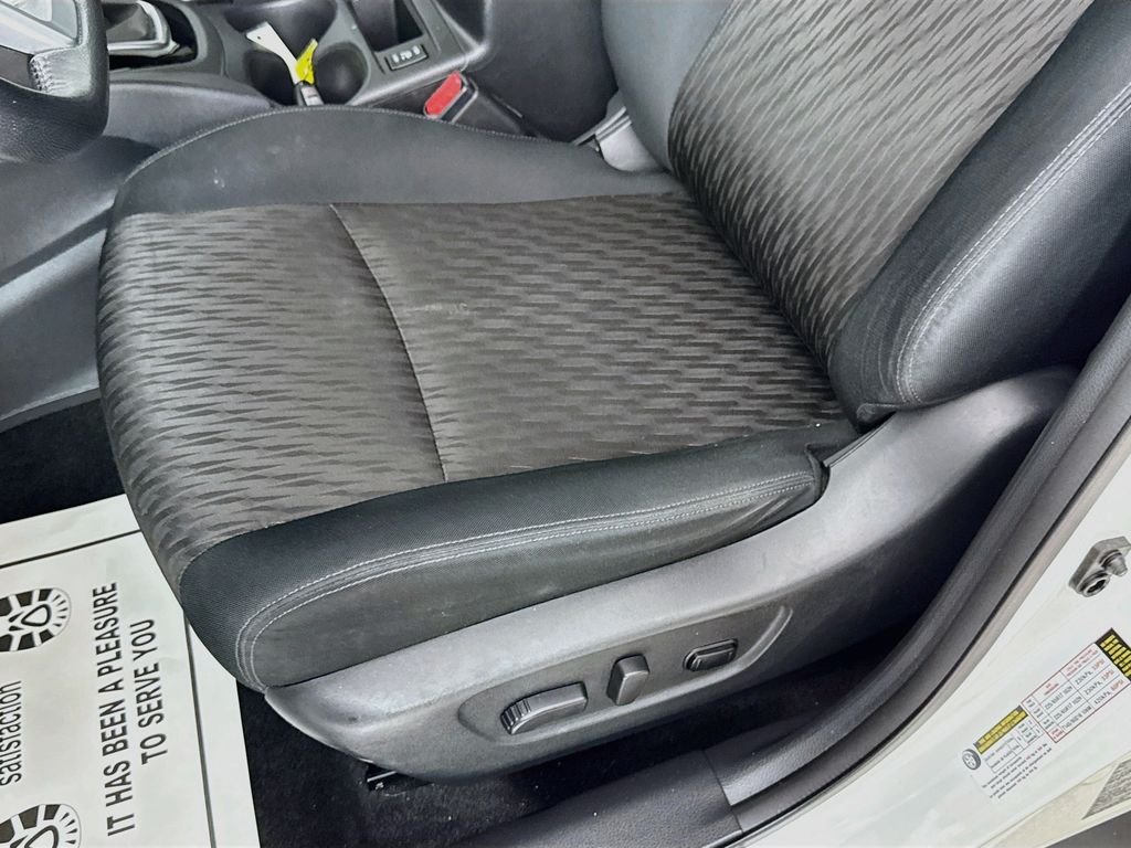 Used 2018 Pearl White Nissan SV image 21